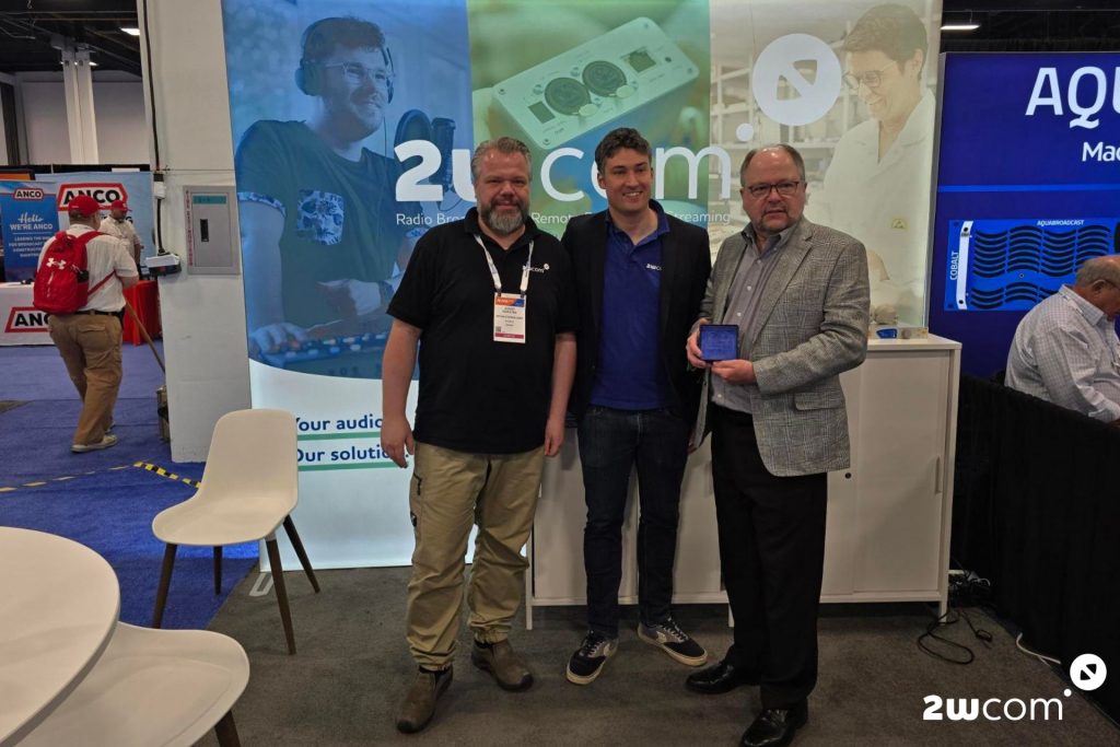 Paul McLane hands over Best of Show Award at NAB 2026 to 2wcom